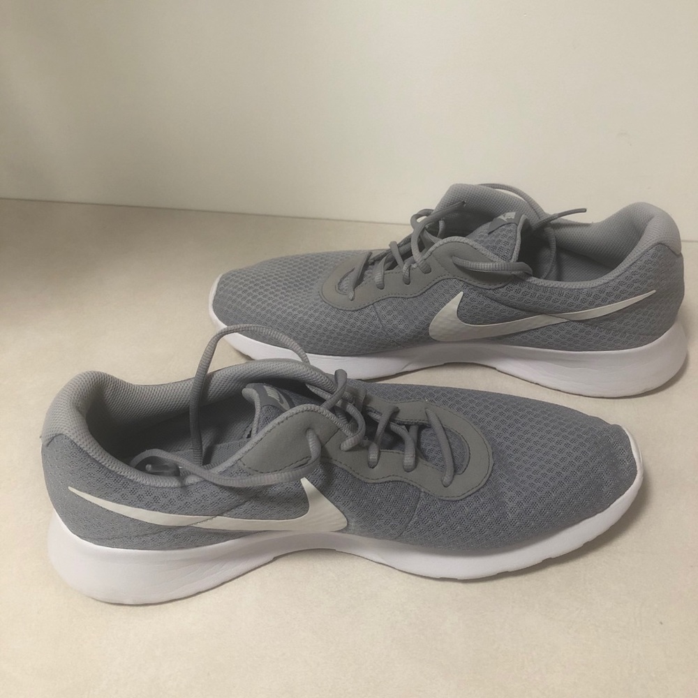 Nike tennis men’s shoes